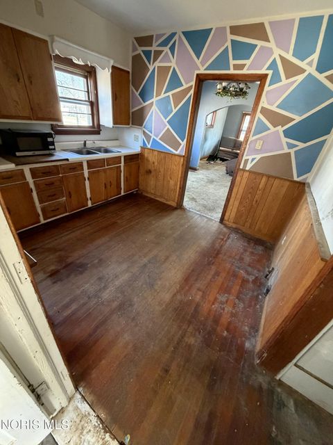 Tiny photo for 2045 La France Street, Oregon, OH 43616 (MLS # 10004646)