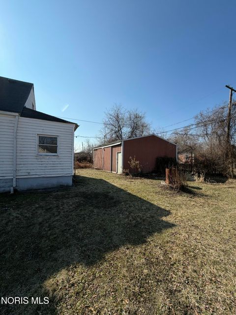 Tiny photo for 2045 La France Street, Oregon, OH 43616 (MLS # 10004646)