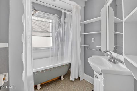 Tiny photo for 1407 Kenyon Drive, Toledo, OH 43614 (MLS # 10005848)