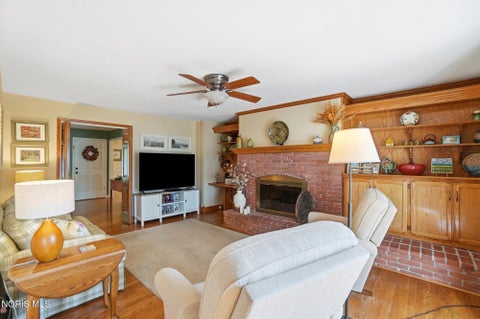 Tiny photo for 220 W 5th Street, Perrysburg, OH 43551 (MLS # 10009183)
