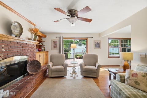 Tiny photo for 220 W 5th Street, Perrysburg, OH 43551 (MLS # 10009183)