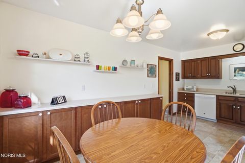 Tiny photo for 220 W 5th Street, Perrysburg, OH 43551 (MLS # 10009183)
