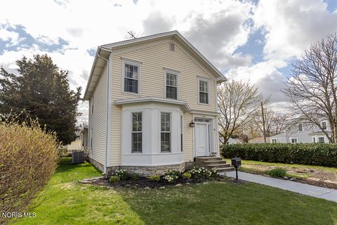 Photo of 426 W Wayne Street, Maumee, OH 43537 (MLS # 10005641)