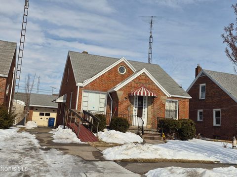 Photo of 307 Majestic Drive, Toledo, OH 43608 (MLS # 10004276)