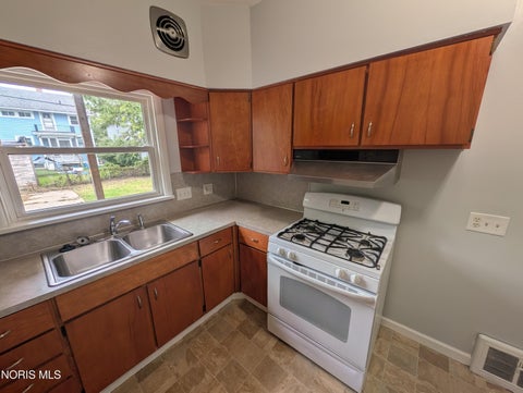 Tiny photo for 4025 Asbury Drive, Toledo, OH 43612 (MLS # 10013813)