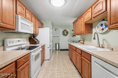Tiny photo for 6445 Madison Cove Court # 12, Sylvania, OH 43560 (MLS # 10010640)