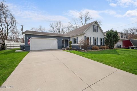 Photo of 4861 Eastwick Drive, Toledo, OH 43614 (MLS # 10005665)