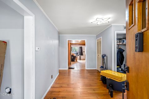 Tiny photo for 216 Buttonwood Avenue, Bowling Green, OH 43402 (MLS # 10010257)