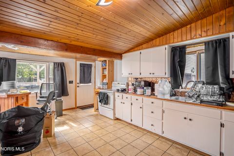 Tiny photo for 216 Buttonwood Avenue, Bowling Green, OH 43402 (MLS # 10010257)