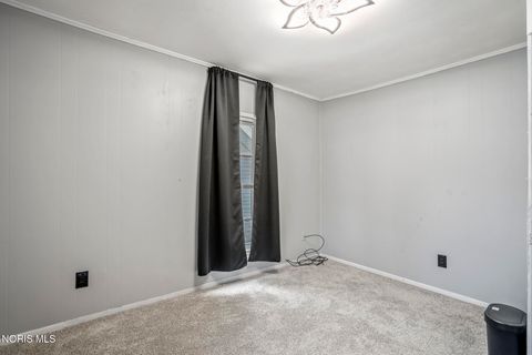 Tiny photo for 216 Buttonwood Avenue, Bowling Green, OH 43402 (MLS # 10010257)