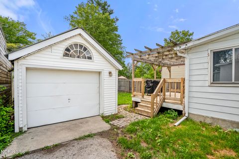 Tiny photo for 216 Buttonwood Avenue, Bowling Green, OH 43402 (MLS # 10010257)