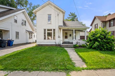 Photo of 216 Buttonwood Avenue, Bowling Green, OH 43402 (MLS # 10010257)