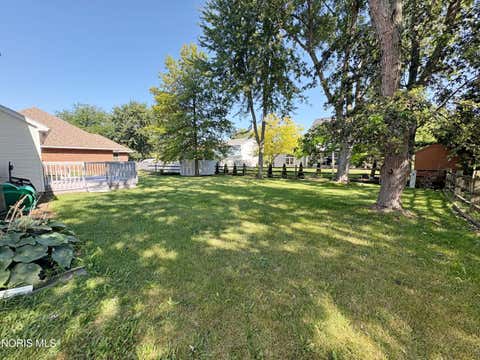 Tiny photo for 1446 Rosewood Drive, Bowling Green, OH 43402 (MLS # 10011199)