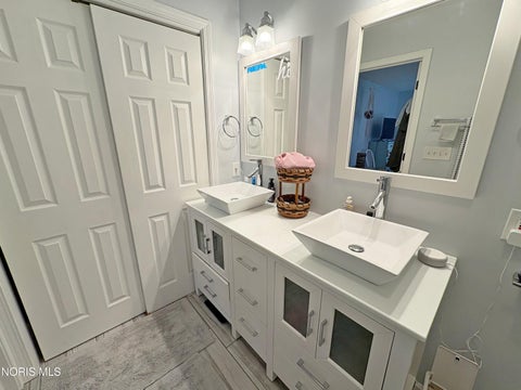 Tiny photo for 1446 Rosewood Drive, Bowling Green, OH 43402 (MLS # 10011199)