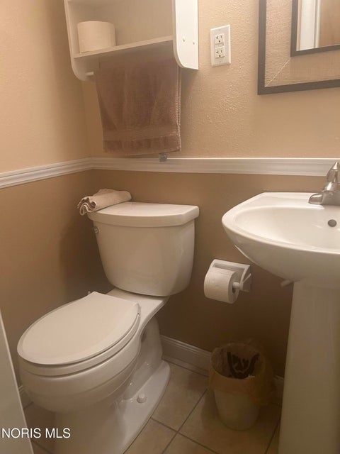 Tiny photo for 1962 Oaklawn Drive, Toledo, OH 43614 (MLS # 10014132)