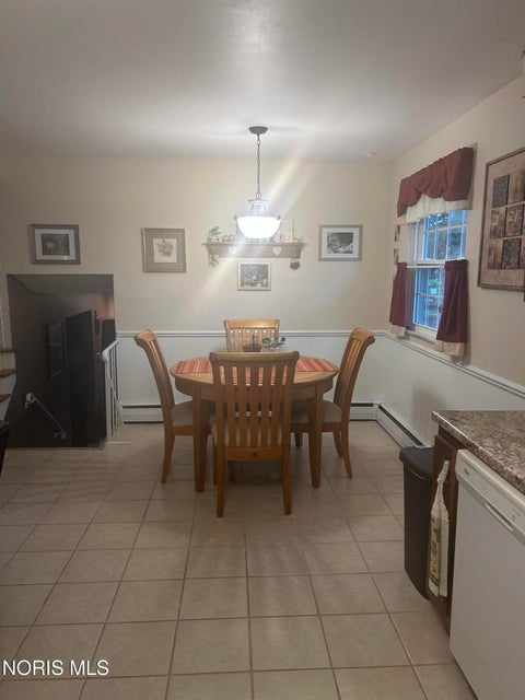 Tiny photo for 1962 Oaklawn Drive, Toledo, OH 43614 (MLS # 10014132)