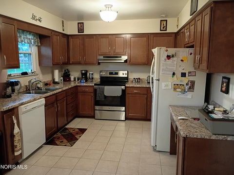 Tiny photo for 1962 Oaklawn Drive, Toledo, OH 43614 (MLS # 10014132)