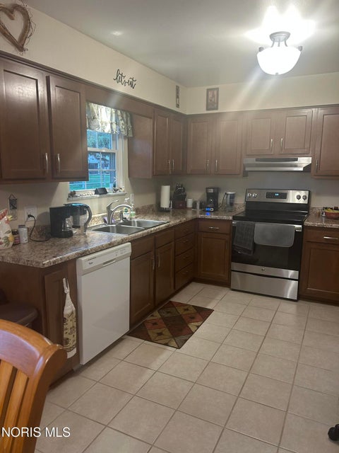 Tiny photo for 1962 Oaklawn Drive, Toledo, OH 43614 (MLS # 10014132)
