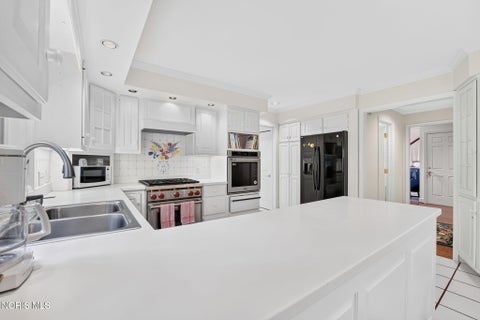 Tiny photo for 23 Exmoor, Ottawa Hills, OH 43615 (MLS # 10013518)