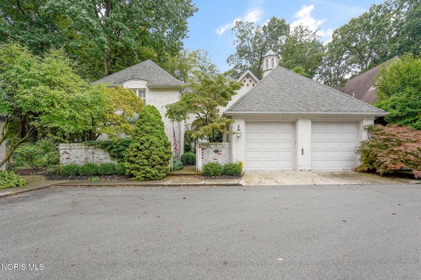 23 EXMOOR, OTTAWA HILLS, OH 43615 - Image 09fda7c2287e81dcb36d1d1f50ca6639/205184479