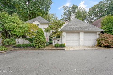 Photo of 23 Exmoor, Ottawa Hills, OH 43615 (MLS # 10013518)