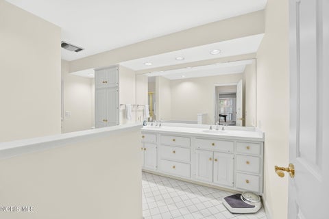 Tiny photo for 23 Exmoor, Ottawa Hills, OH 43615 (MLS # 10013518)