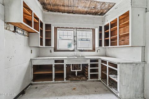 Tiny photo for 4114 Eastway Street, Toledo, OH 43612 (MLS # 10008017)