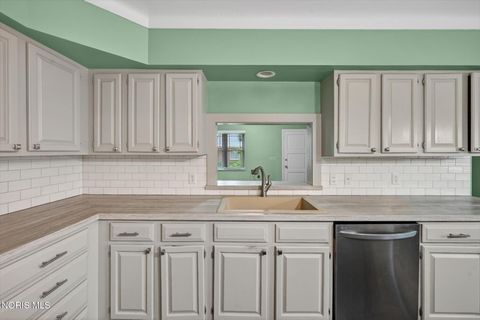 Tiny photo for 201 Sheffield Avenue, Napoleon, OH 43545 (MLS # 10009075)