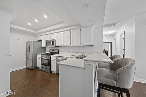 Tiny photo for 2224 Fox Run Circle # 6-24, Findlay, OH 45840 (MLS # 10009891)