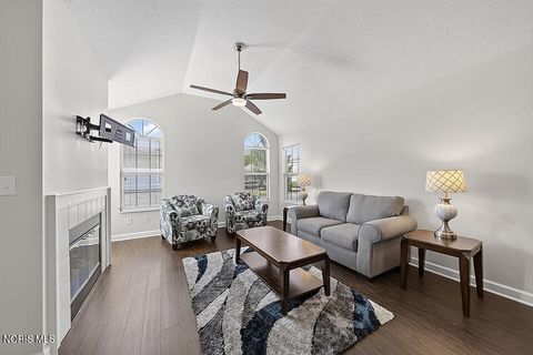 Tiny photo for 2224 Fox Run Circle # 6-24, Findlay, OH 45840 (MLS # 10009891)