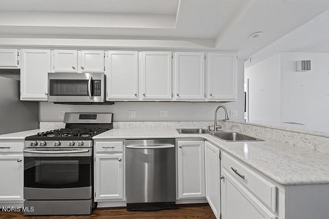 Tiny photo for 2224 Fox Run Circle # 6-24, Findlay, OH 45840 (MLS # 10009891)