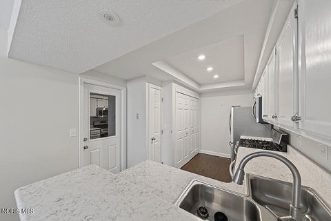 Tiny photo for 2224 Fox Run Circle # 6-24, Findlay, OH 45840 (MLS # 10009891)