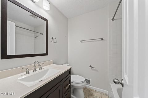 Tiny photo for 2224 Fox Run Circle # 6-24, Findlay, OH 45840 (MLS # 10009891)