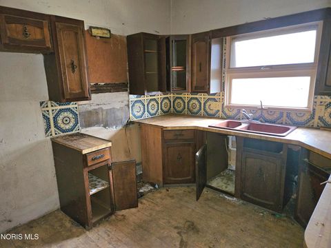 Tiny photo for 5887 Globe Avenue, Toledo, OH 43615 (MLS # 10005220)