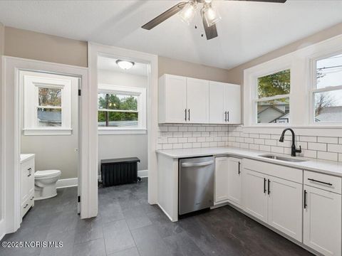 Tiny photo for 905 S West Street, Findlay, OH 45840 (MLS # 10000885)