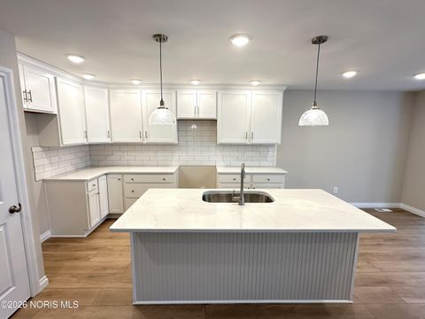 Tiny photo for 15031 Stonebridge Lane, Perrysburg, OH 43551 (MLS # 10003401)