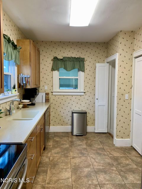 Tiny photo for 2006 Riverview Court, Toledo, OH 43614 (MLS # 10007859)