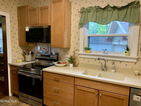 Tiny photo for 2006 Riverview Court, Toledo, OH 43614 (MLS # 10007859)