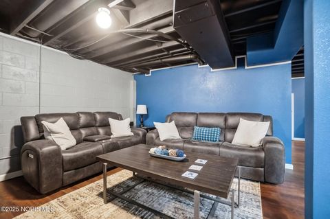 Tiny photo for 2008 Glen Arbor Drive, Toledo, OH 43614 (MLS # 10001036)