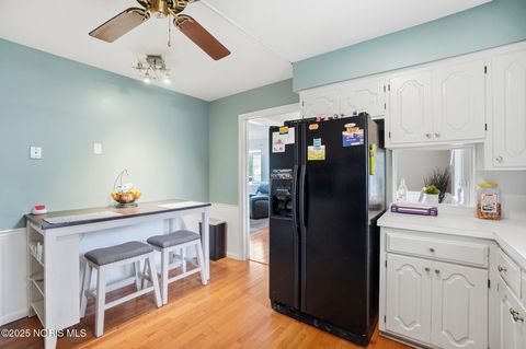 Tiny photo for 2008 Glen Arbor Drive, Toledo, OH 43614 (MLS # 10001036)