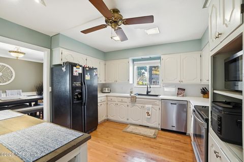 Tiny photo for 2008 Glen Arbor Drive, Toledo, OH 43614 (MLS # 10001036)