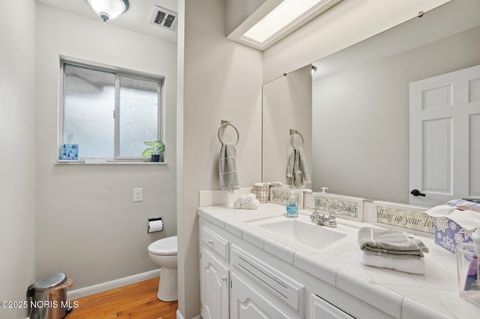 Tiny photo for 2008 Glen Arbor Drive, Toledo, OH 43614 (MLS # 10001036)