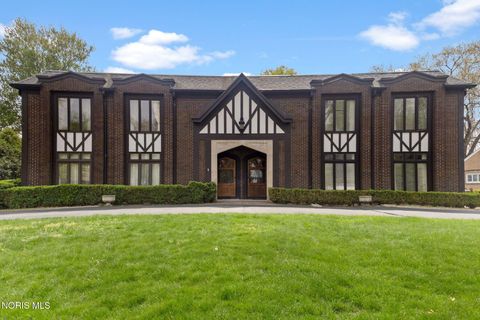 Photo of 3905 Hillandale Road #East, Ottawa Hills, OH 43606 (MLS # 10006970)