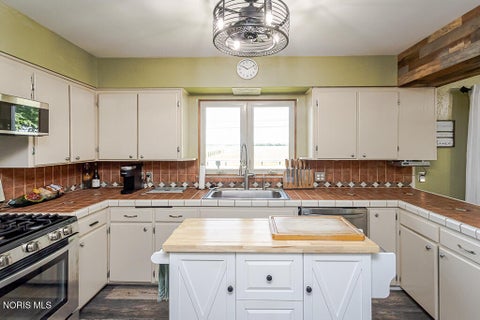 Tiny photo for 3707 Curtice Road, Northwood, OH 43619 (MLS # 10008825)