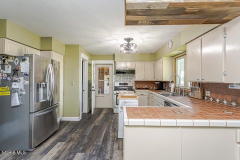 Tiny photo for 3707 Curtice Road, Northwood, OH 43619 (MLS # 10008825)