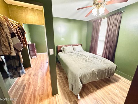 Tiny photo for 914 Warren Street, Defiance, OH 43512 (MLS # 10004849)