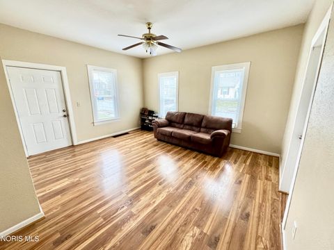 Tiny photo for 914 Warren Street, Defiance, OH 43512 (MLS # 10004849)