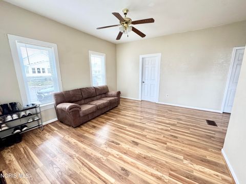 Tiny photo for 914 Warren Street, Defiance, OH 43512 (MLS # 10004849)