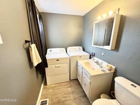 Tiny photo for 914 Warren Street, Defiance, OH 43512 (MLS # 10004849)