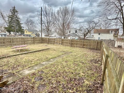 Tiny photo for 914 Warren Street, Defiance, OH 43512 (MLS # 10004849)